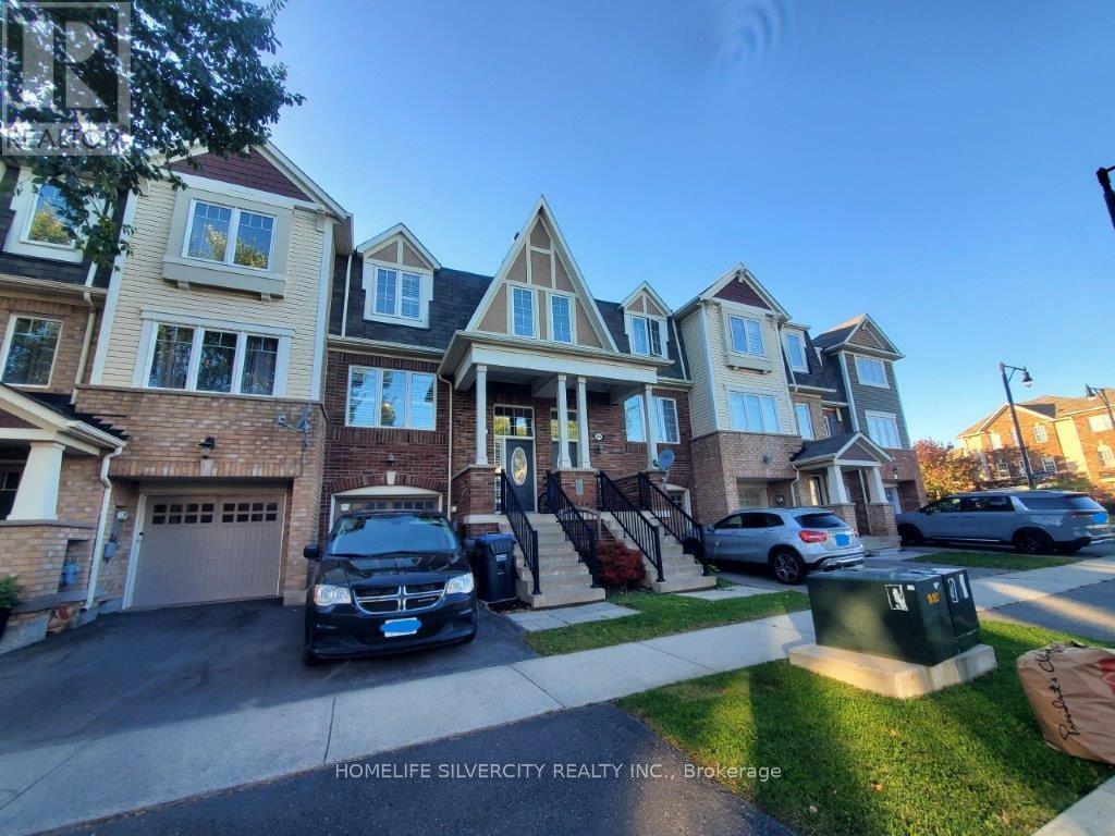 68 LATHBURY STREET, Brampton, Ontario