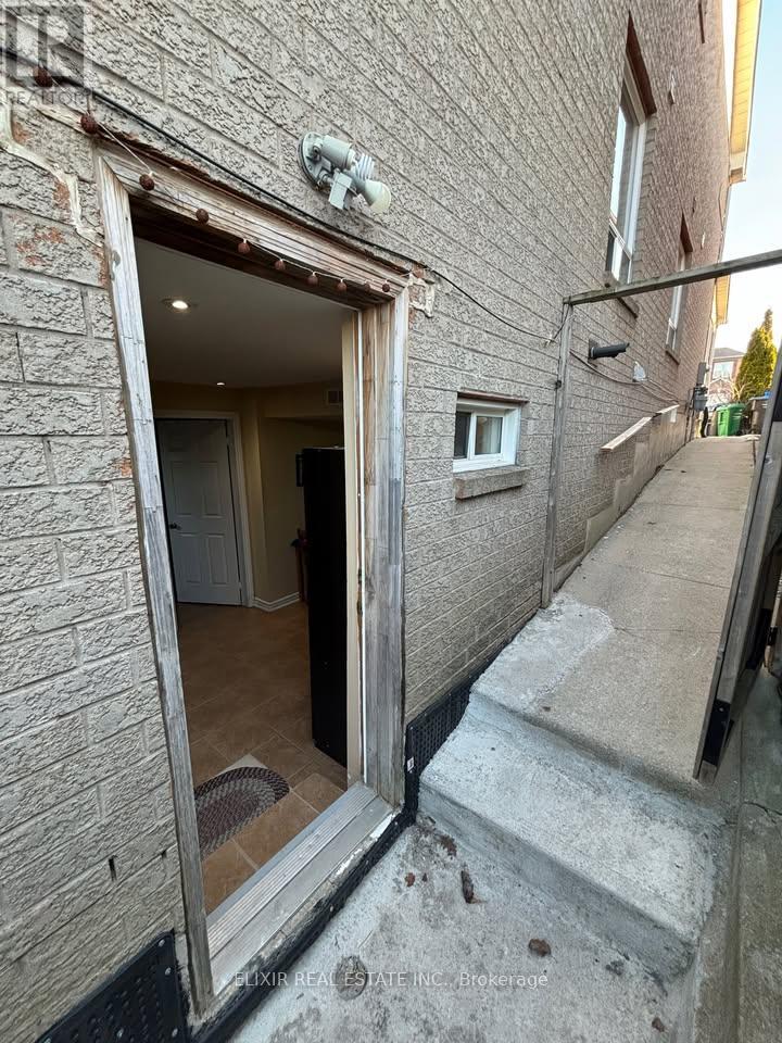 BASEMENT - 4 LONESTAR CRESCENT, Brampton, Ontario