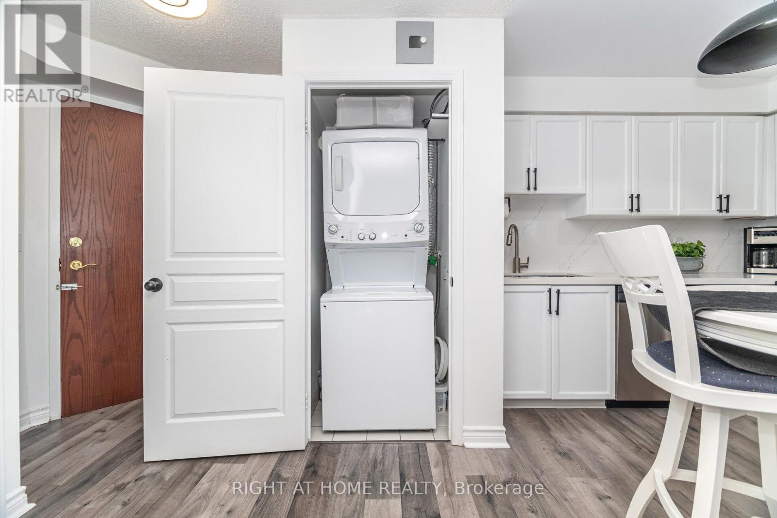 1211 - 2545 Erin Centre Boulevard, Mississauga, Ontario  L5M 6Z9 - Photo 24 - W12458498