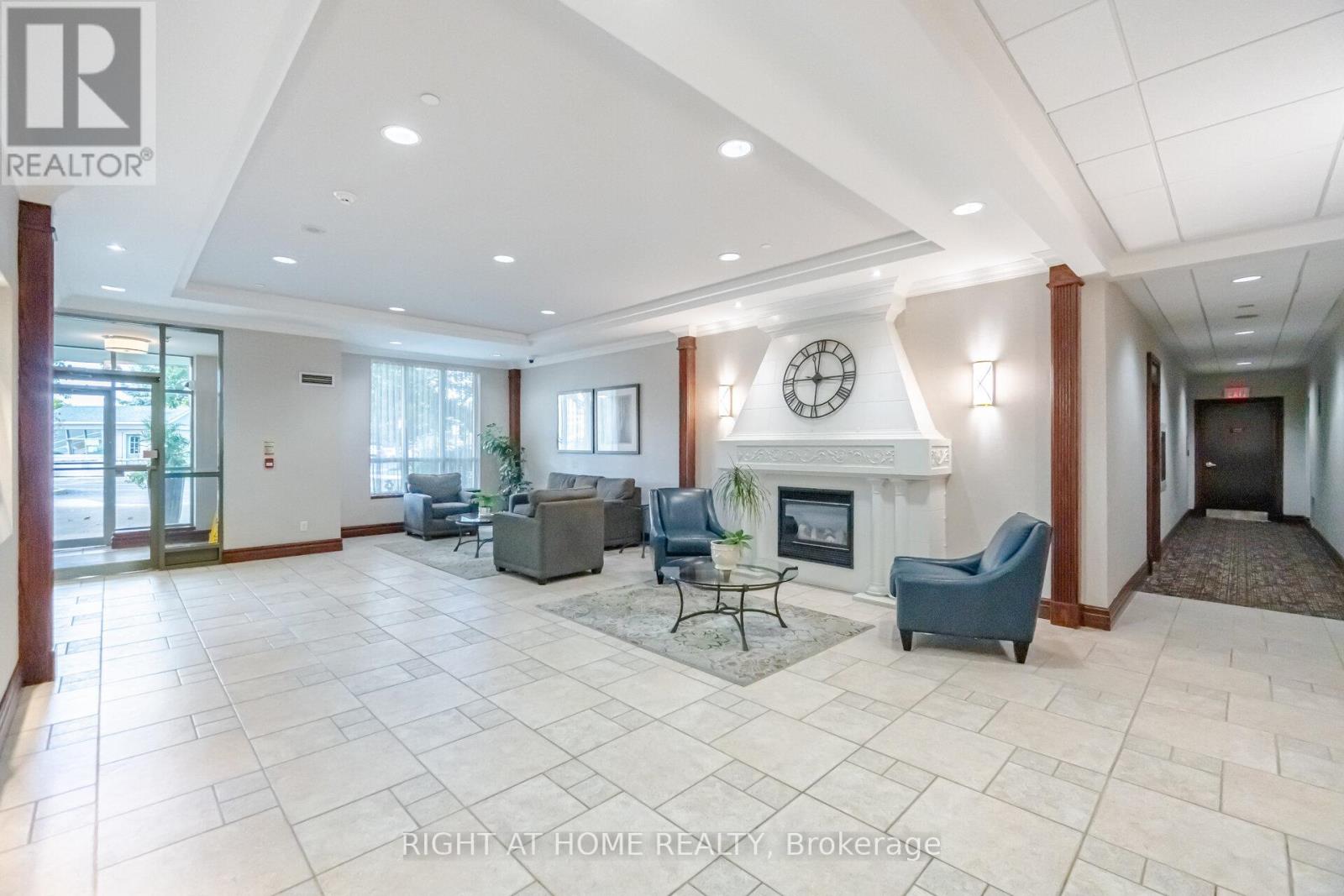 1211 - 2545 Erin Centre Boulevard, Mississauga, Ontario  L5M 6Z9 - Photo 4 - W12458498