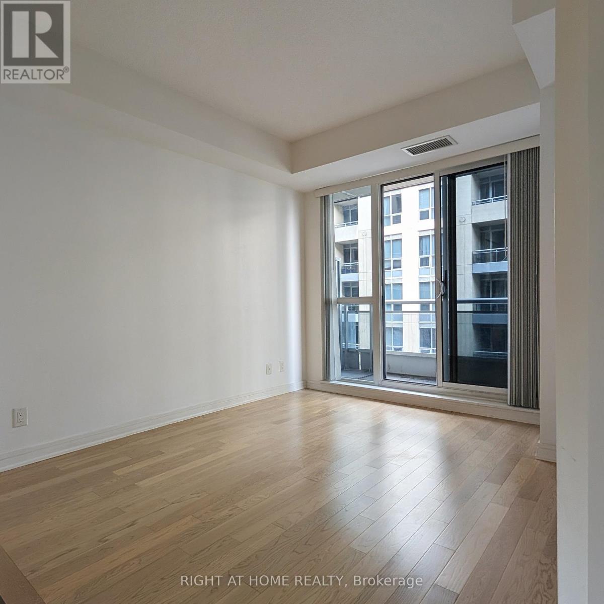Sw416 - 9191 Yonge Street, Richmond Hill, Ontario  L4C 1E2 - Photo 17 - N12431926