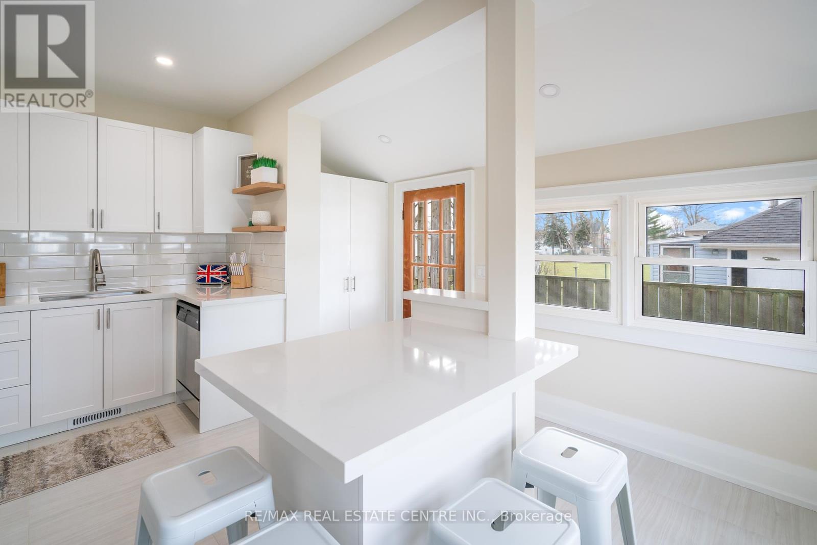 318 Clarence Street, Port Colborne, Ontario  L3K 3G8 - Photo 13 - X12458477
