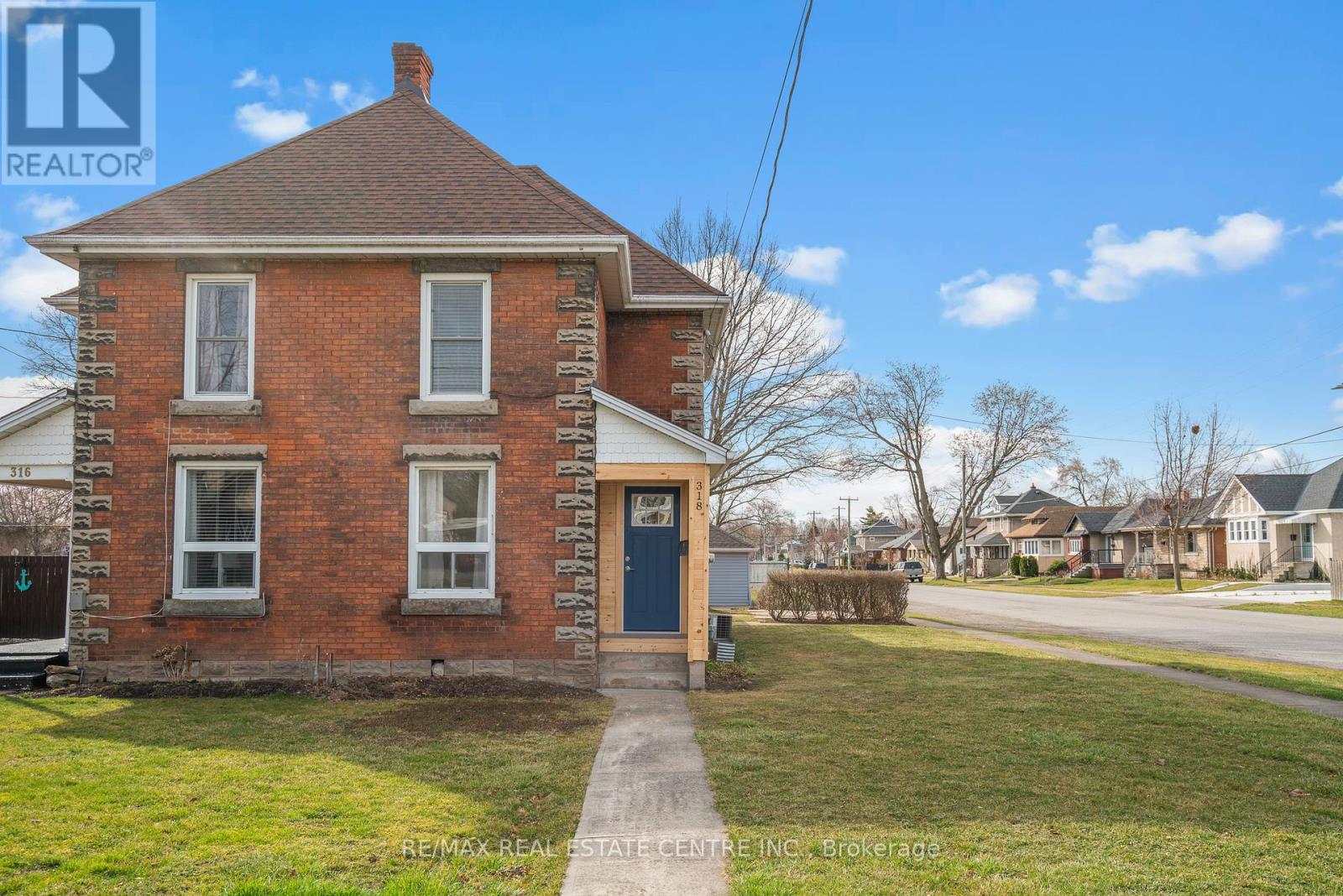 318 Clarence Street, Port Colborne, Ontario  L3K 3G8 - Photo 2 - X12458477