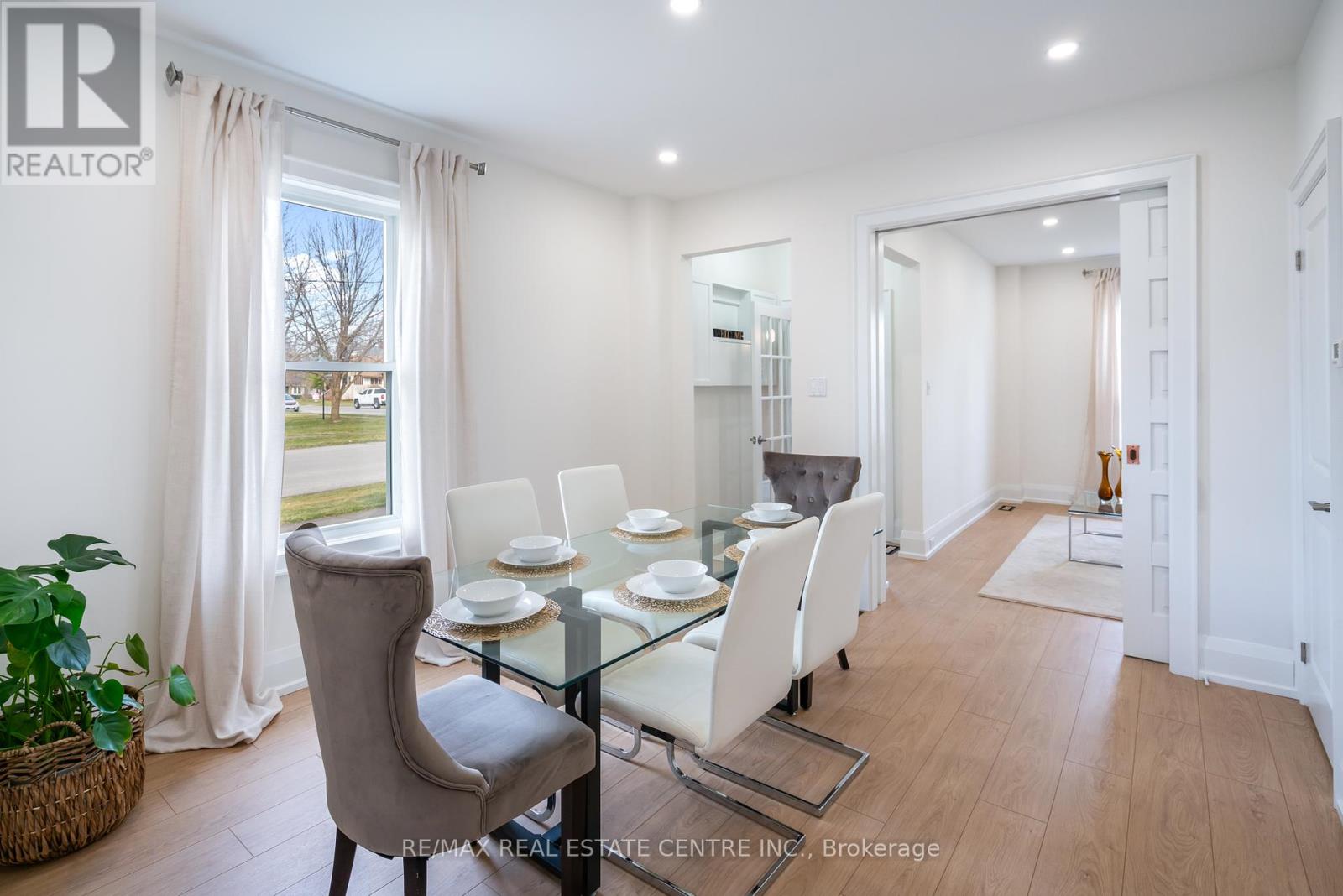 318 Clarence Street, Port Colborne, Ontario  L3K 3G8 - Photo 8 - X12458477