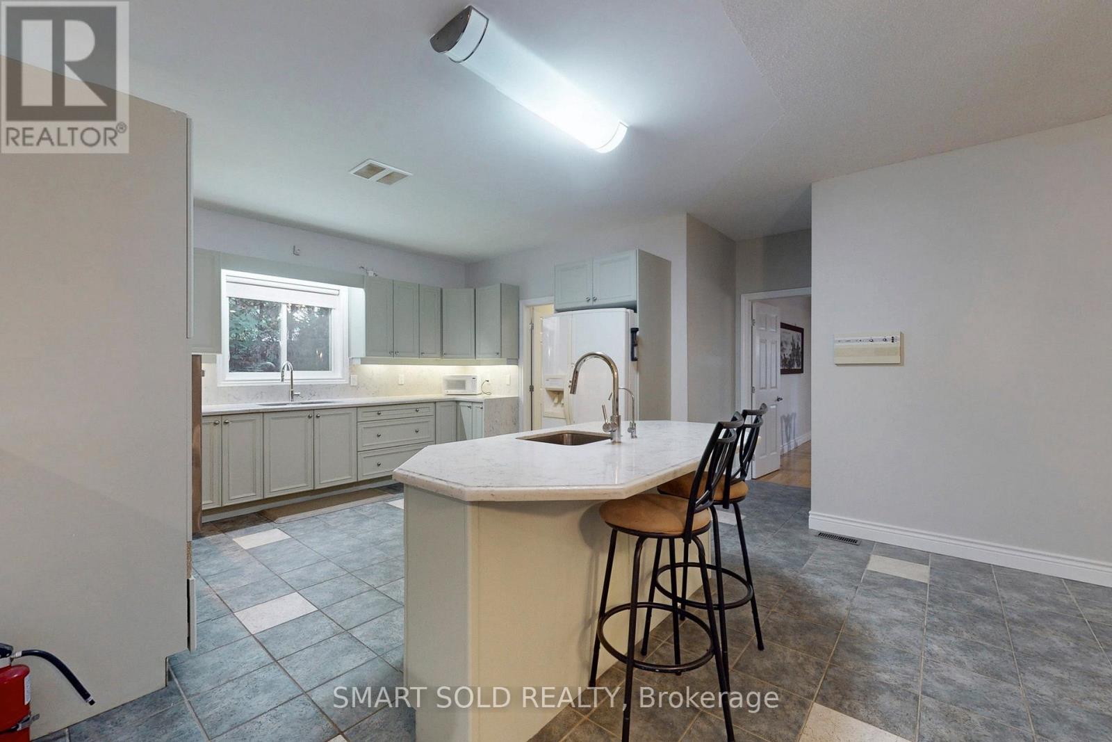 33 Carrying Place Road, Quinte West, Ontario  K8V 3E6 - Photo 14 - X12458481