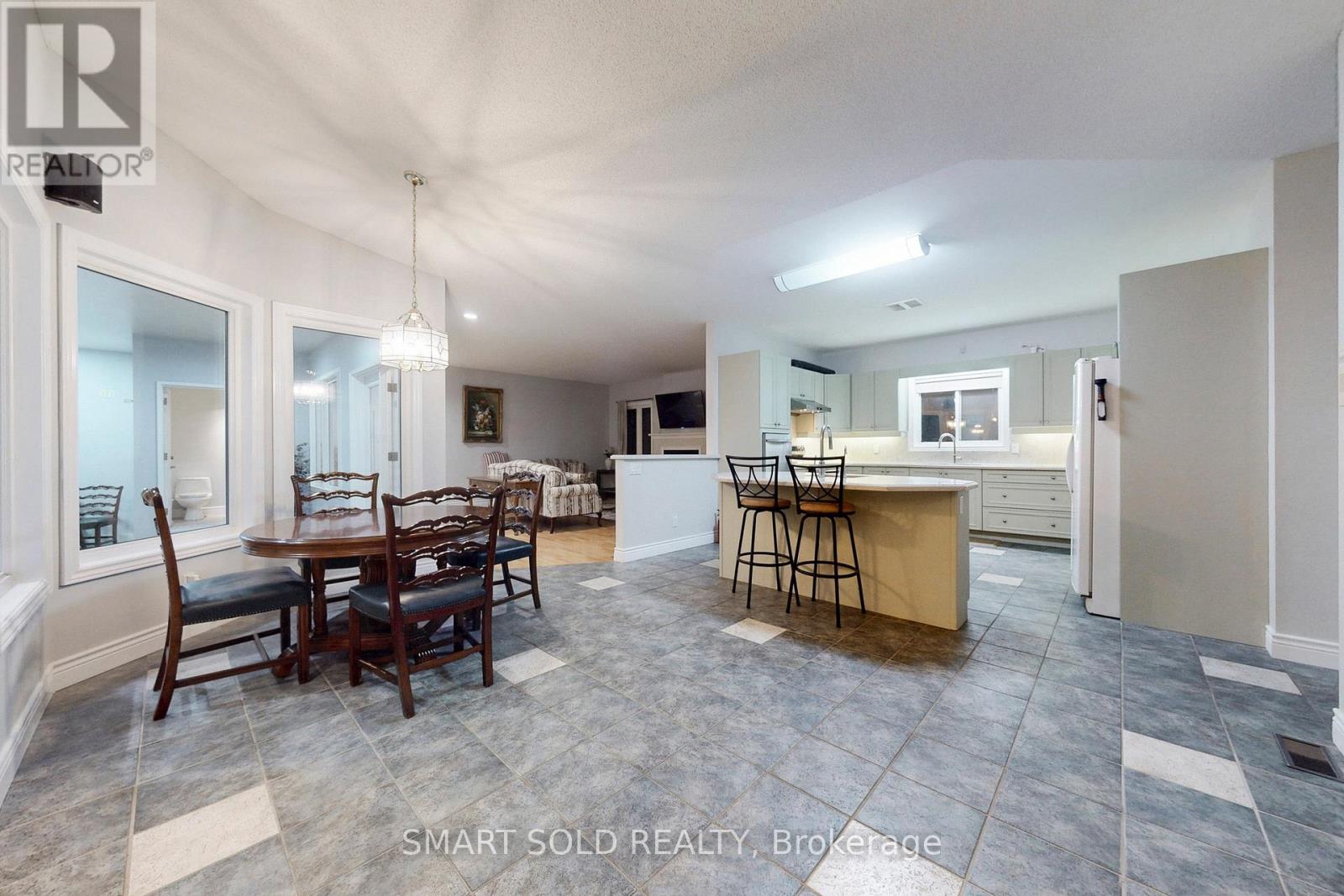 33 Carrying Place Road, Quinte West, Ontario  K8V 3E6 - Photo 17 - X12458481