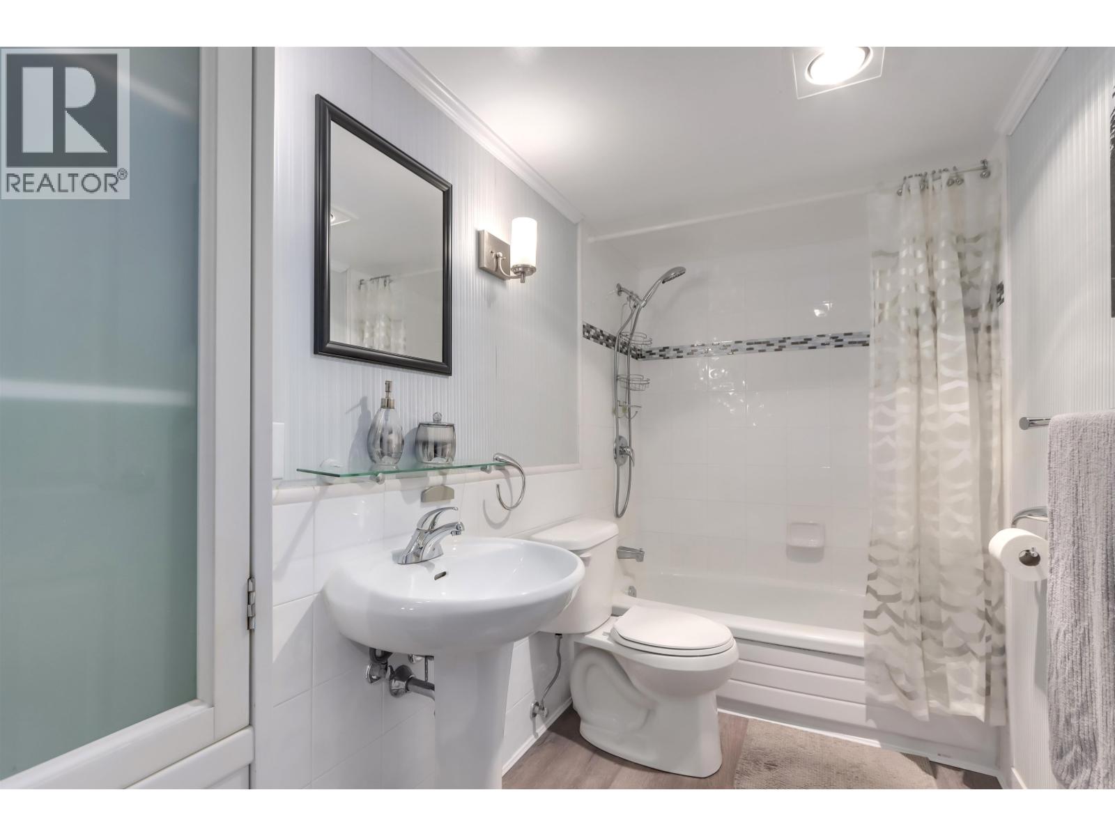 303 2004 Fullerton Avenue, North Vancouver, British Columbia  V7P 3G8 - Photo 16 - R3057698