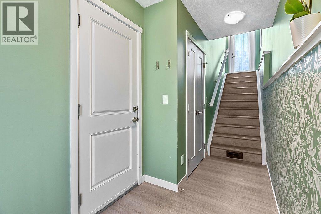 135 Shawnee Common Sw, Calgary, Alberta  T2Y 0P9 - Photo 4 - A2263974