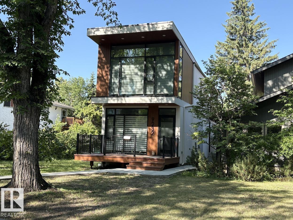 9232 117 ST NW NW, Edmonton, Alberta