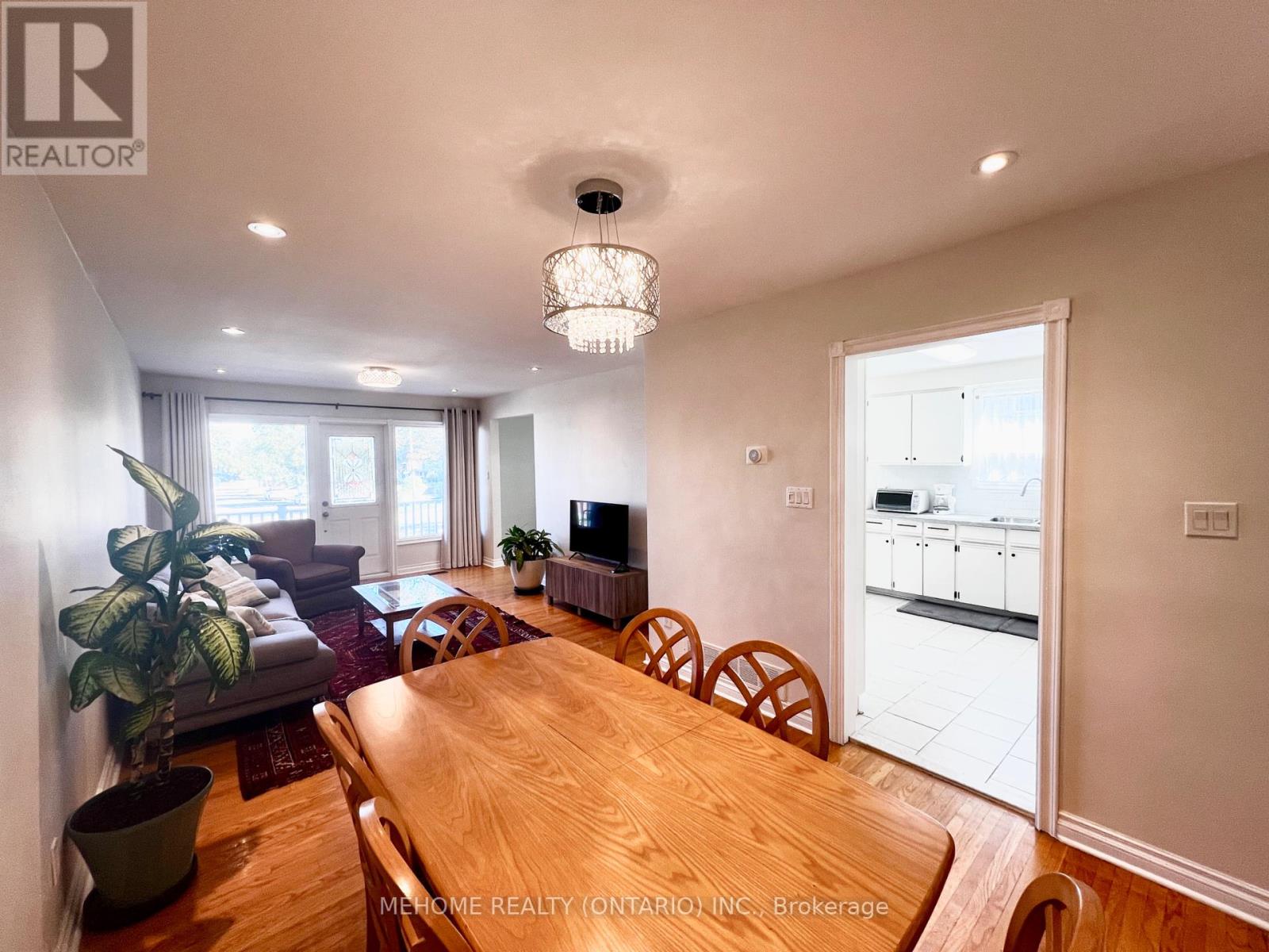 Upper - 126 Edmonton Drive, Toronto, Ontario  M2J 3X1 - Photo 5 - C12458500
