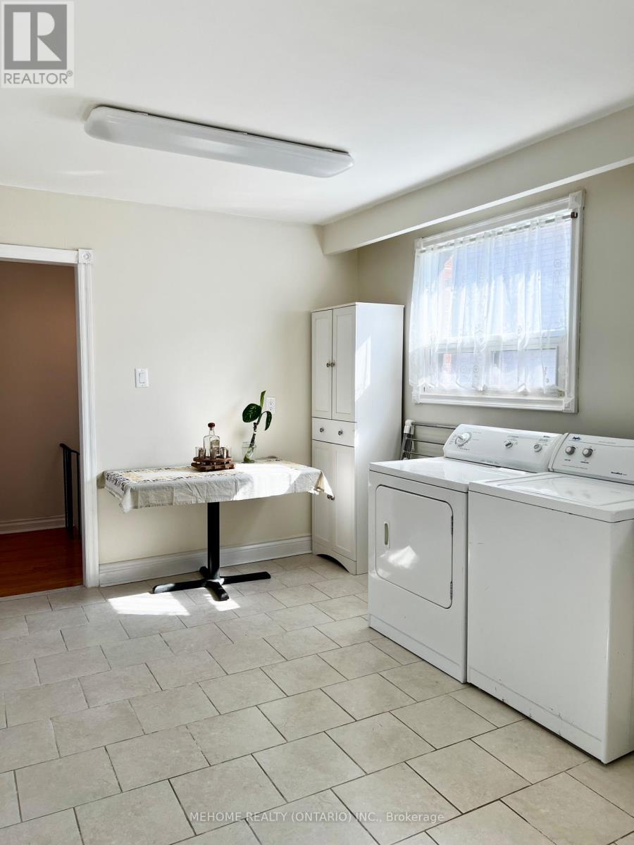 Upper - 126 Edmonton Drive, Toronto, Ontario  M2J 3X1 - Photo 8 - C12458500