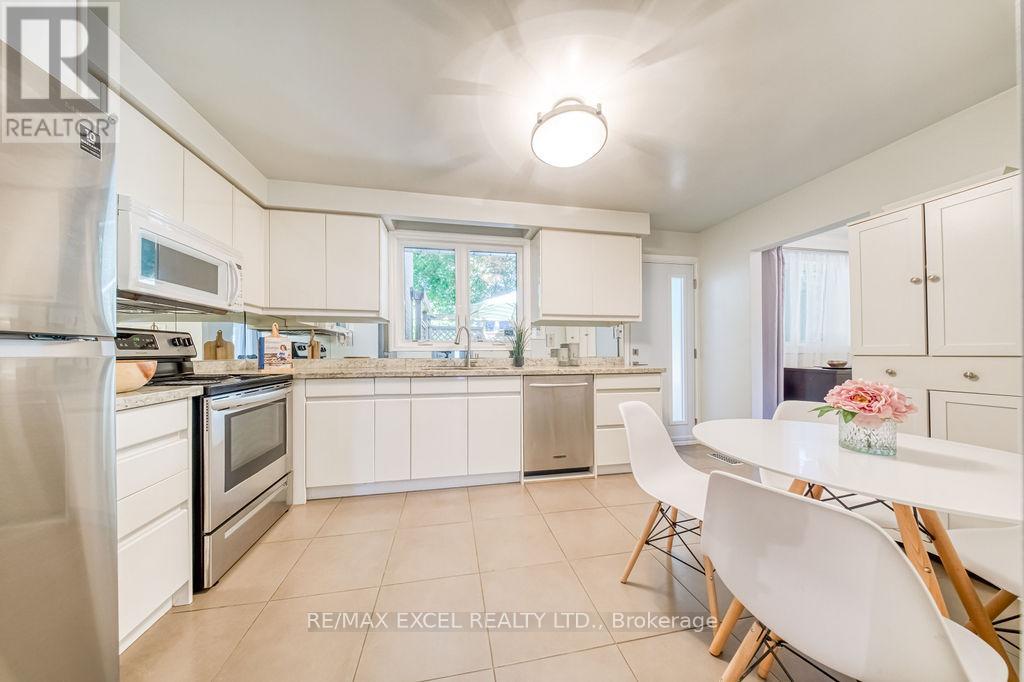 61 Corning Road, Toronto, Ontario  M2J 2L9 - Photo 14 - C12458501