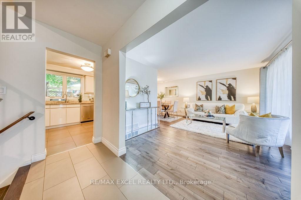 61 Corning Road, Toronto, Ontario  M2J 2L9 - Photo 5 - C12458501