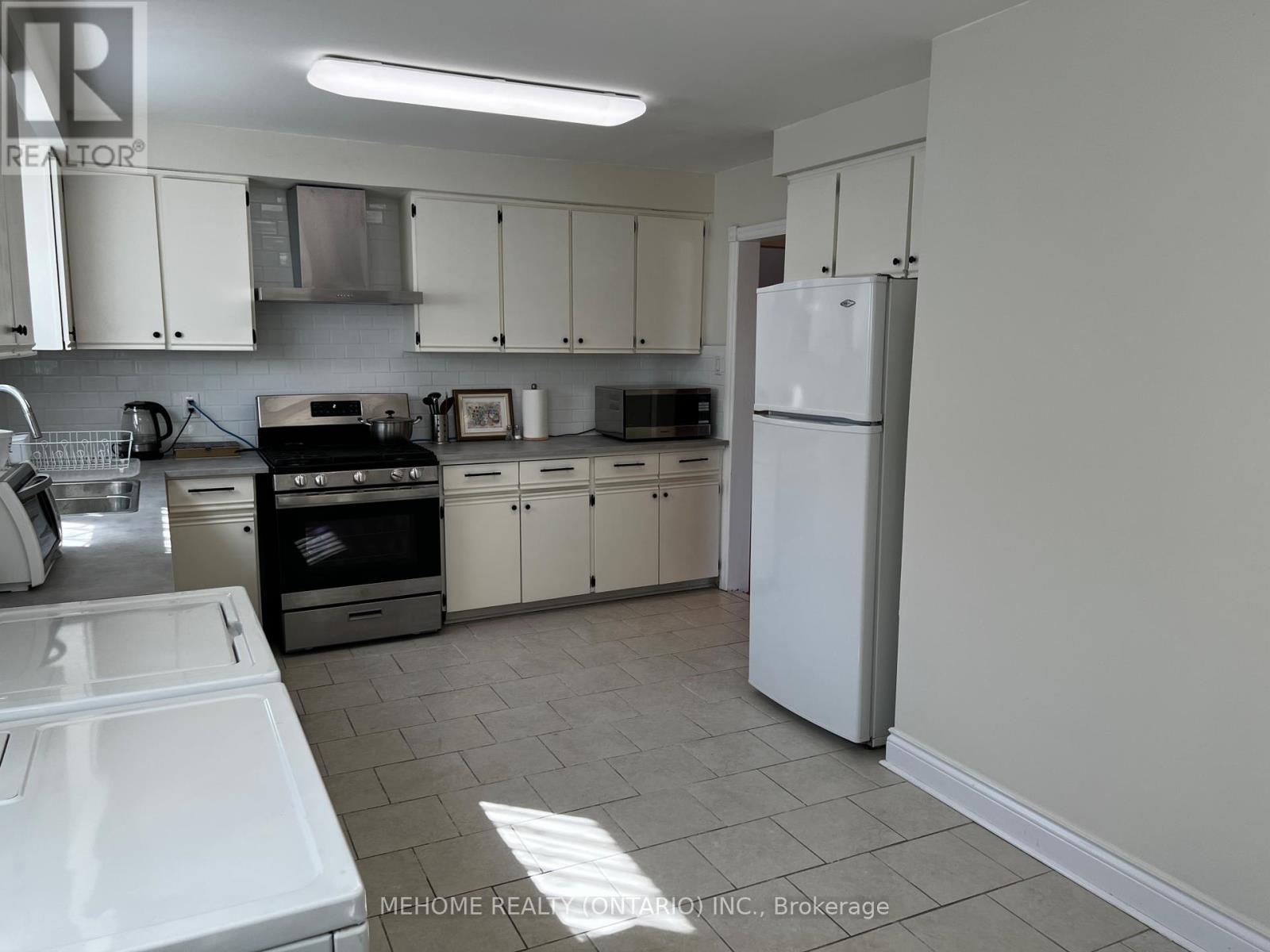 Mater-Br1 - 126 Edmonton Drive, Toronto, Ontario  M2J 3X1 - Photo 9 - C12458511