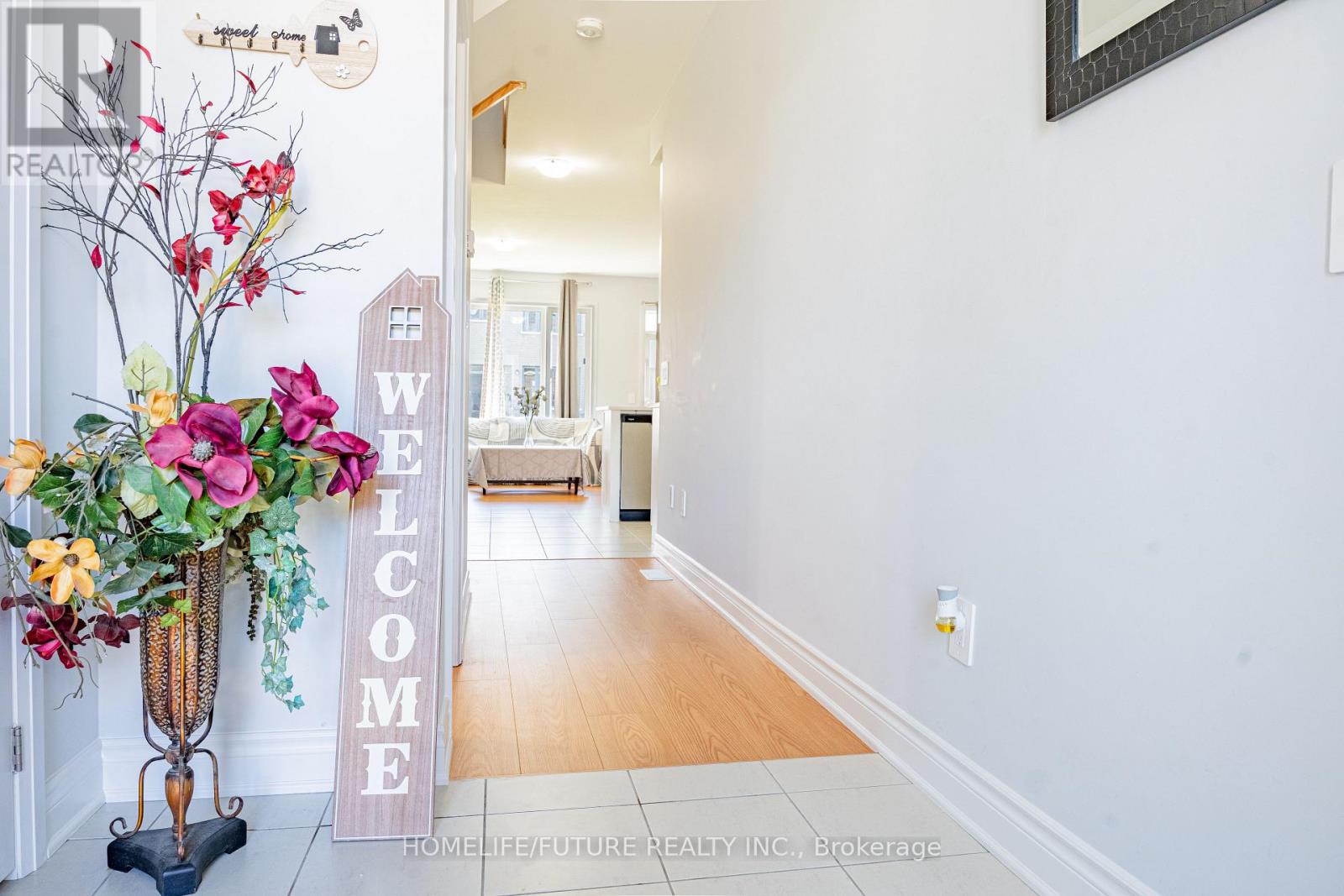 42 Keenan Street, Kawartha Lakes, Ontario  K9V 6C2 - Photo 5 - X12379348