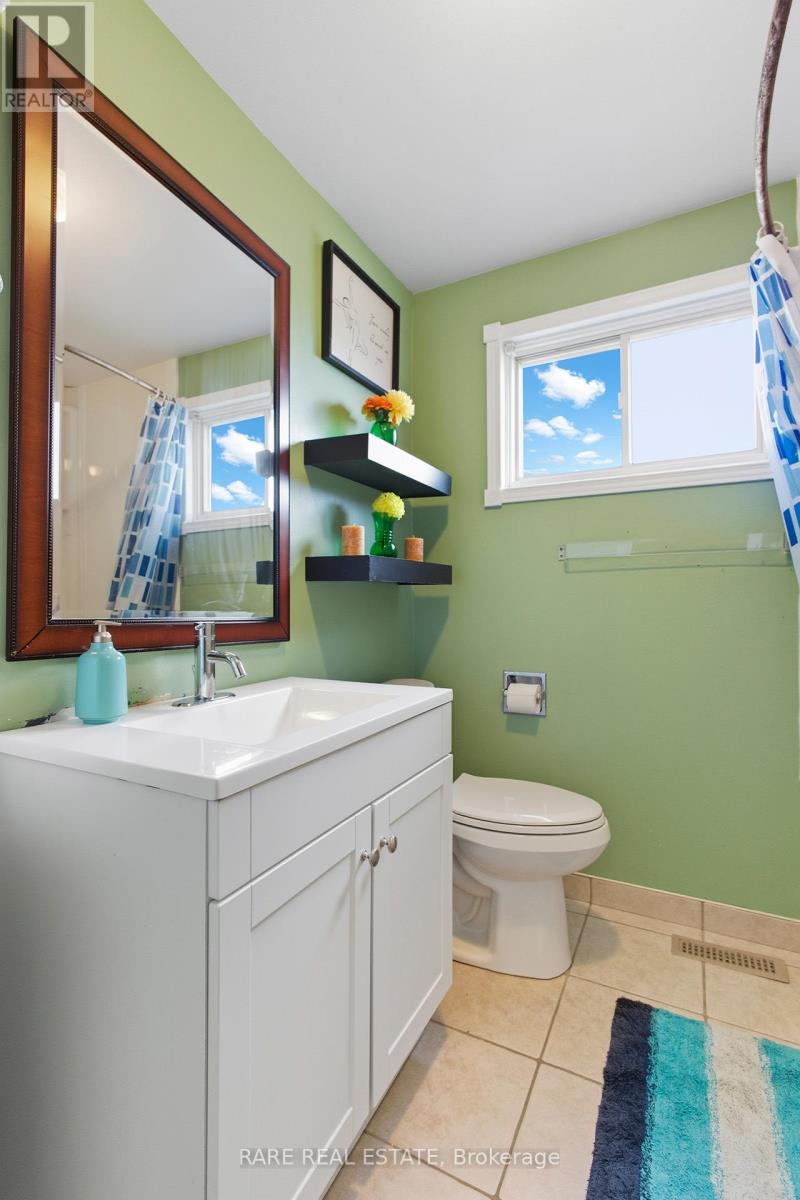 66 Springdale Drive, Barrie, Ontario  L4M 5B3 - Photo 11 - S12458514