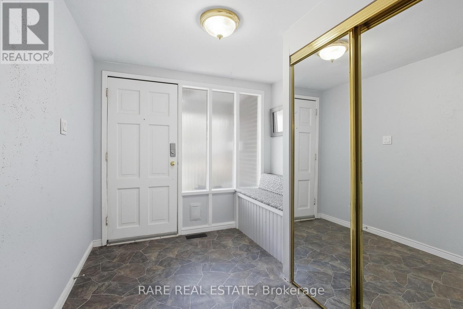 66 Springdale Drive, Barrie, Ontario  L4M 5B3 - Photo 3 - S12458514