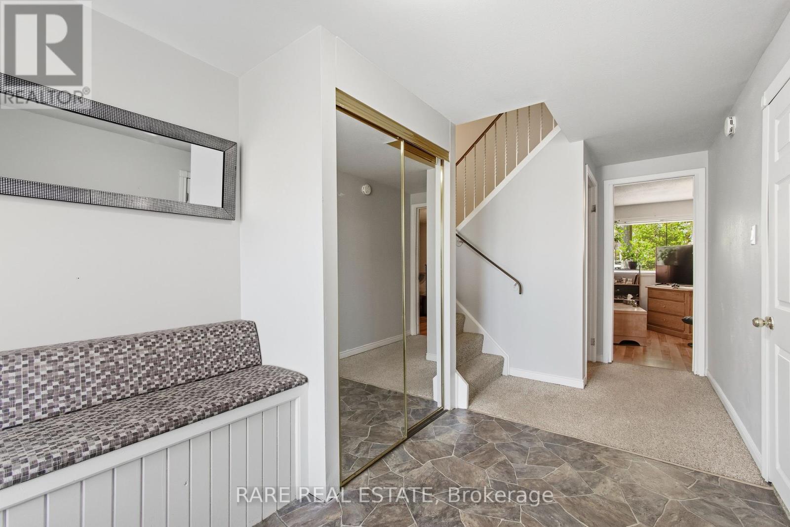 66 Springdale Drive, Barrie, Ontario  L4M 5B3 - Photo 4 - S12458514