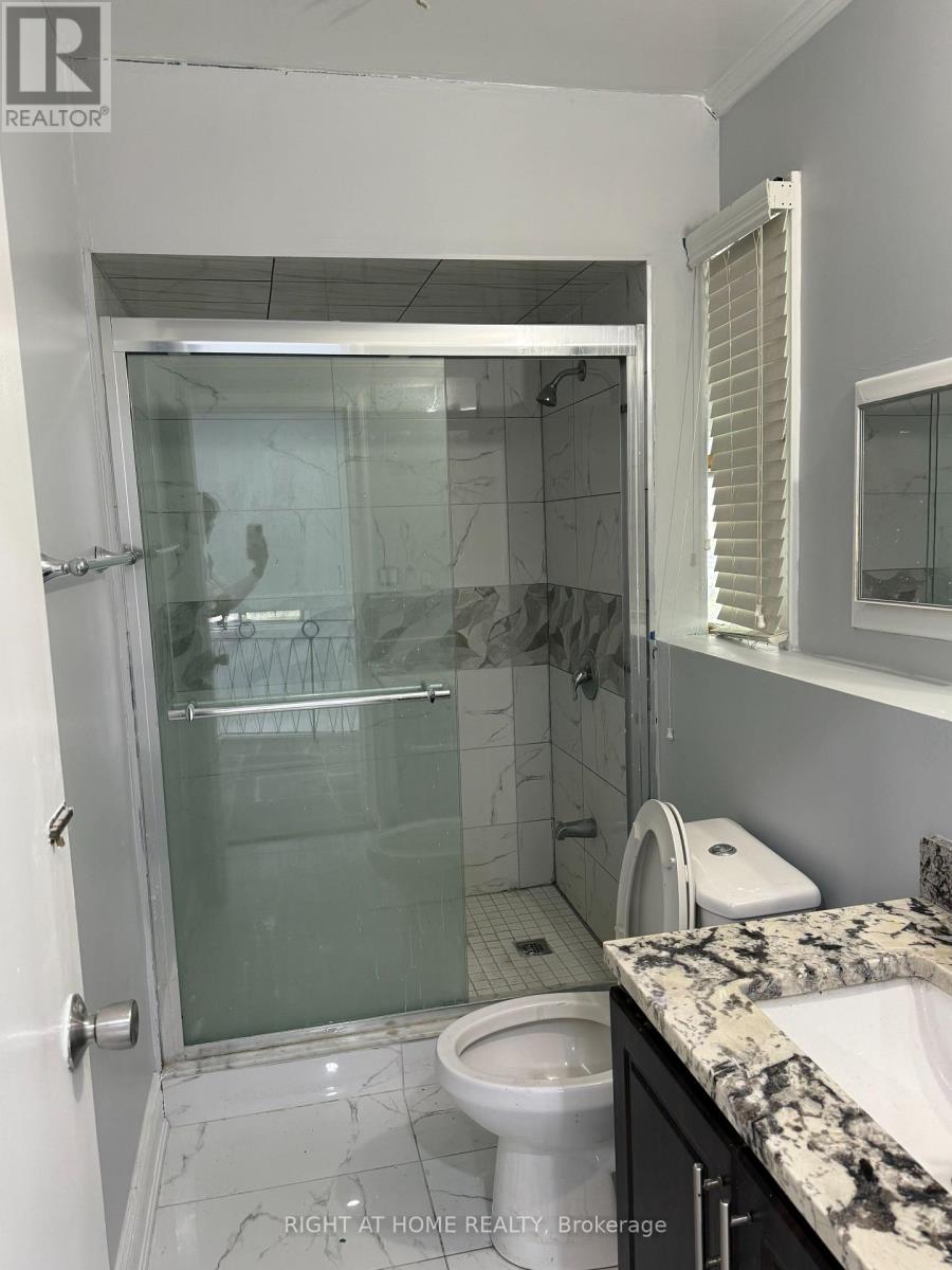 115 Main Street S, Brampton, Ontario  L6W 2C9 - Photo 7 - W12458504