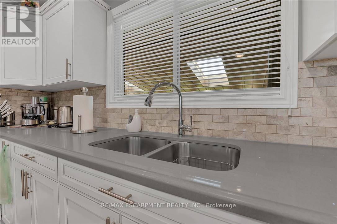 982 Highland Road E, Hamilton, Ontario  L8J 3G9 - Photo 13 - X12458506