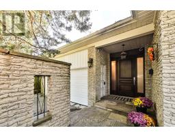10 LOGANBERRY CRESCENT, Toronto, Ontario