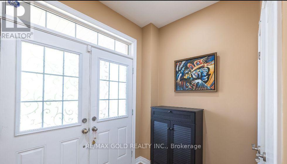 48 Clearfield Drive, Brampton, Ontario  L6P 3J5 - Photo 3 - W12457187
