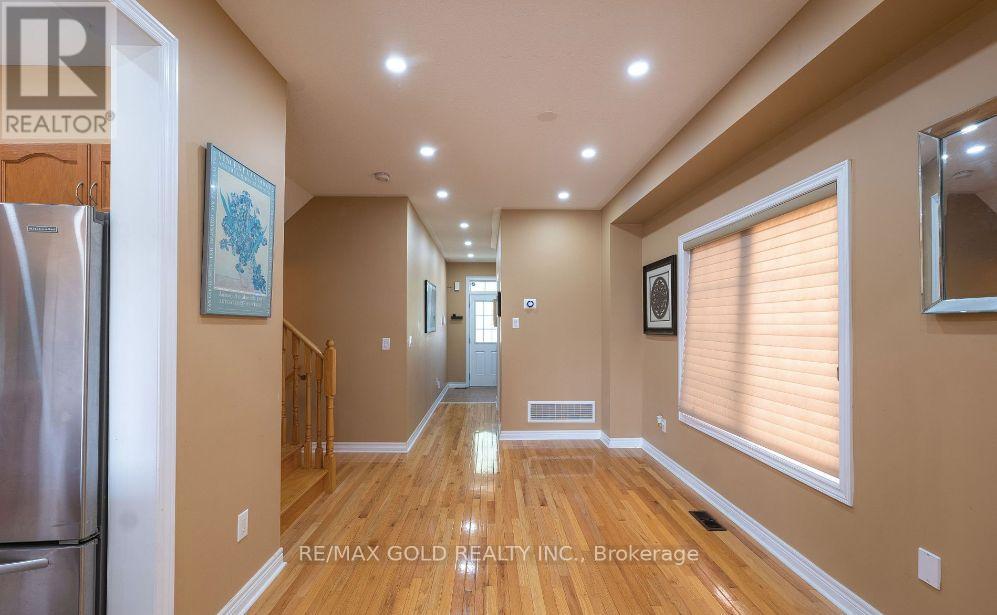 48 Clearfield Drive, Brampton, Ontario  L6P 3J5 - Photo 6 - W12457187