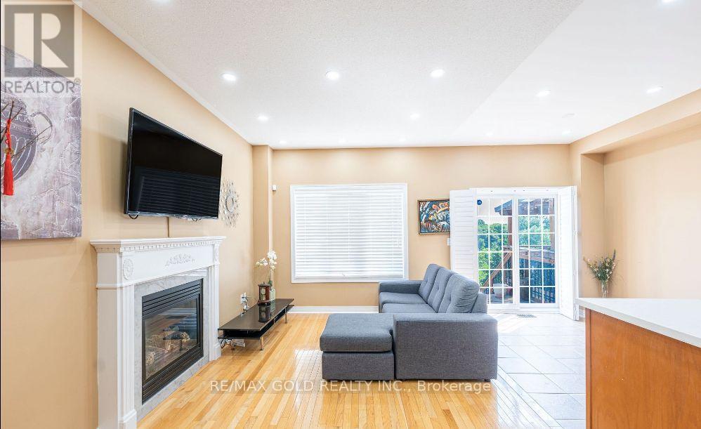 48 Clearfield Drive, Brampton, Ontario  L6P 3J5 - Photo 7 - W12457187