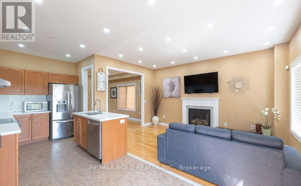 48 Clearfield Drive, Brampton, Ontario  L6P 3J5 - Photo 8 - W12457187