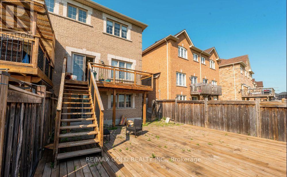 48 Clearfield Drive, Brampton, Ontario  L6P 3J5 - Photo 13 - W12457187