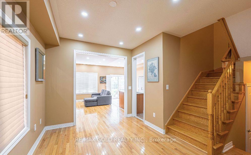 48 Clearfield Drive, Brampton, Ontario  L6P 3J5 - Photo 4 - W12457187