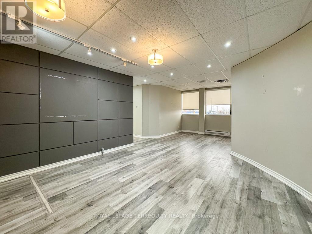 201 - 5402 Main Street, Whitchurch-Stouffville, Ontario  L4A 1H3 - Photo 2 - N12458554