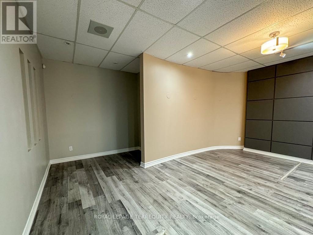 201 - 5402 Main Street, Whitchurch-Stouffville, Ontario  L4A 1H3 - Photo 3 - N12458554