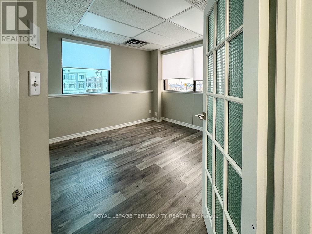 201 - 5402 Main Street, Whitchurch-Stouffville, Ontario  L4A 1H3 - Photo 7 - N12458554