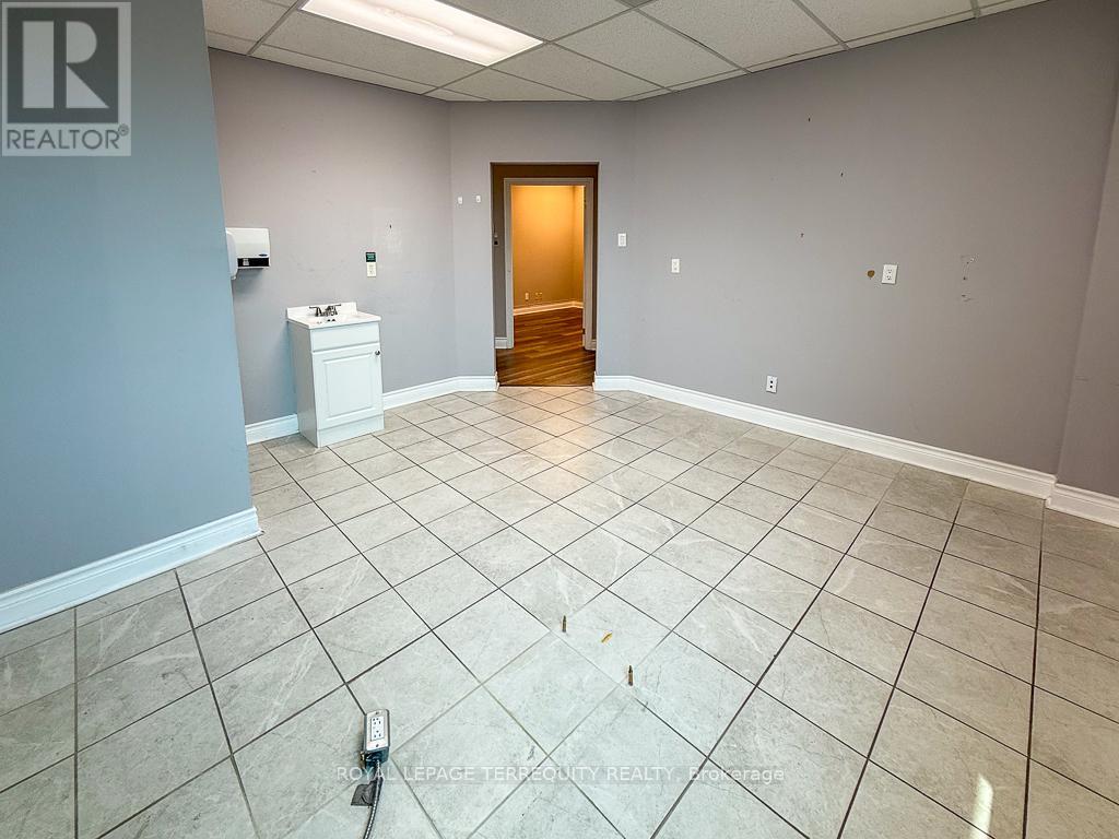 203 - 5402 Main Street, Whitchurch-Stouffville, Ontario  L4A 1H3 - Photo 13 - N12458555