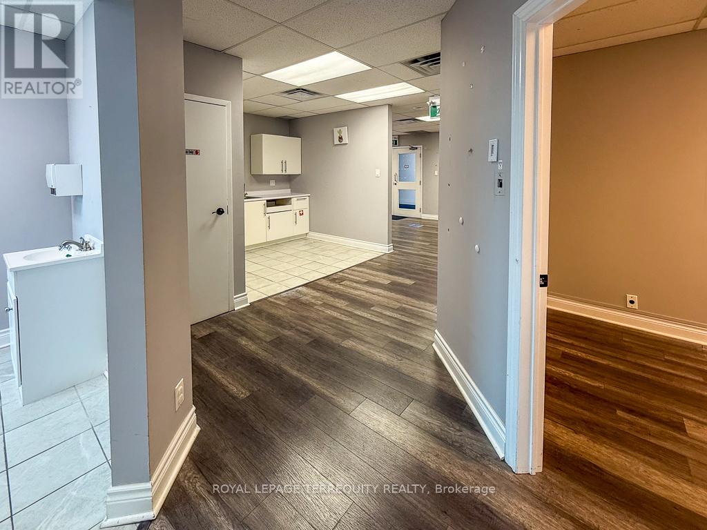 203 - 5402 Main Street, Whitchurch-Stouffville, Ontario  L4A 1H3 - Photo 18 - N12458555
