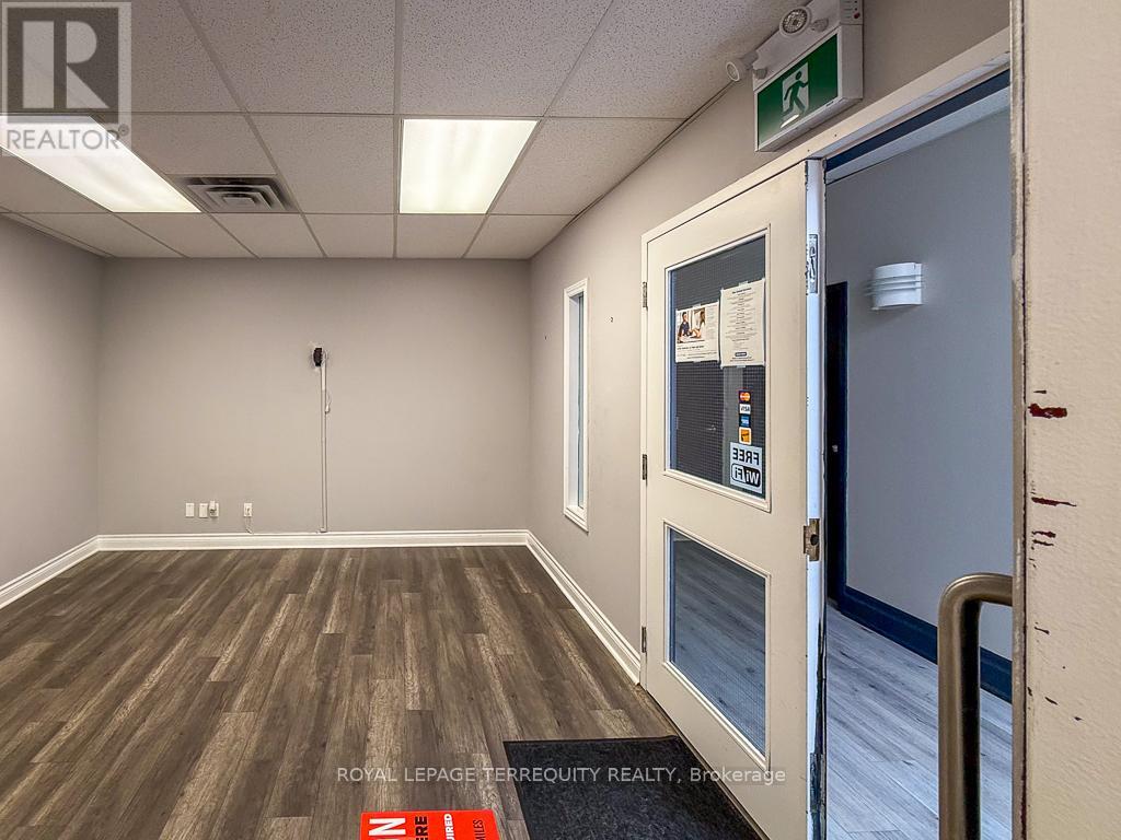 203 - 5402 Main Street, Whitchurch-Stouffville, Ontario  L4A 1H3 - Photo 3 - N12458555