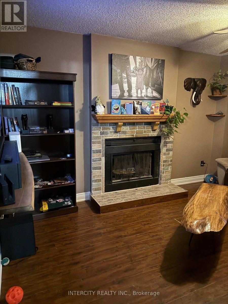 981 Linden Street S, Innisfil, Ontario  L9S 1W4 - Photo 3 - N12458558