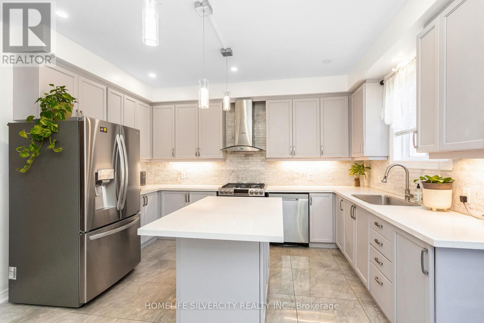 7 Okanagan Drive, Brampton, Ontario  L6R 2X1 - Photo 14 - W12458523