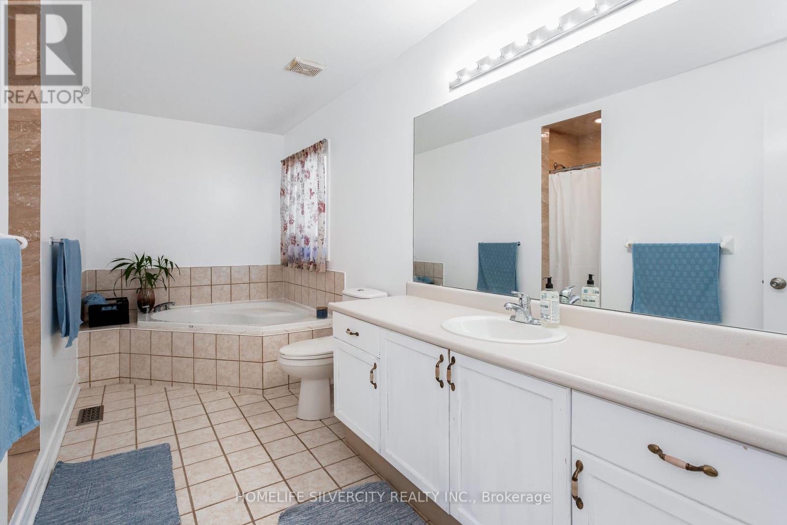 7 Okanagan Drive, Brampton, Ontario  L6R 2X1 - Photo 24 - W12458523
