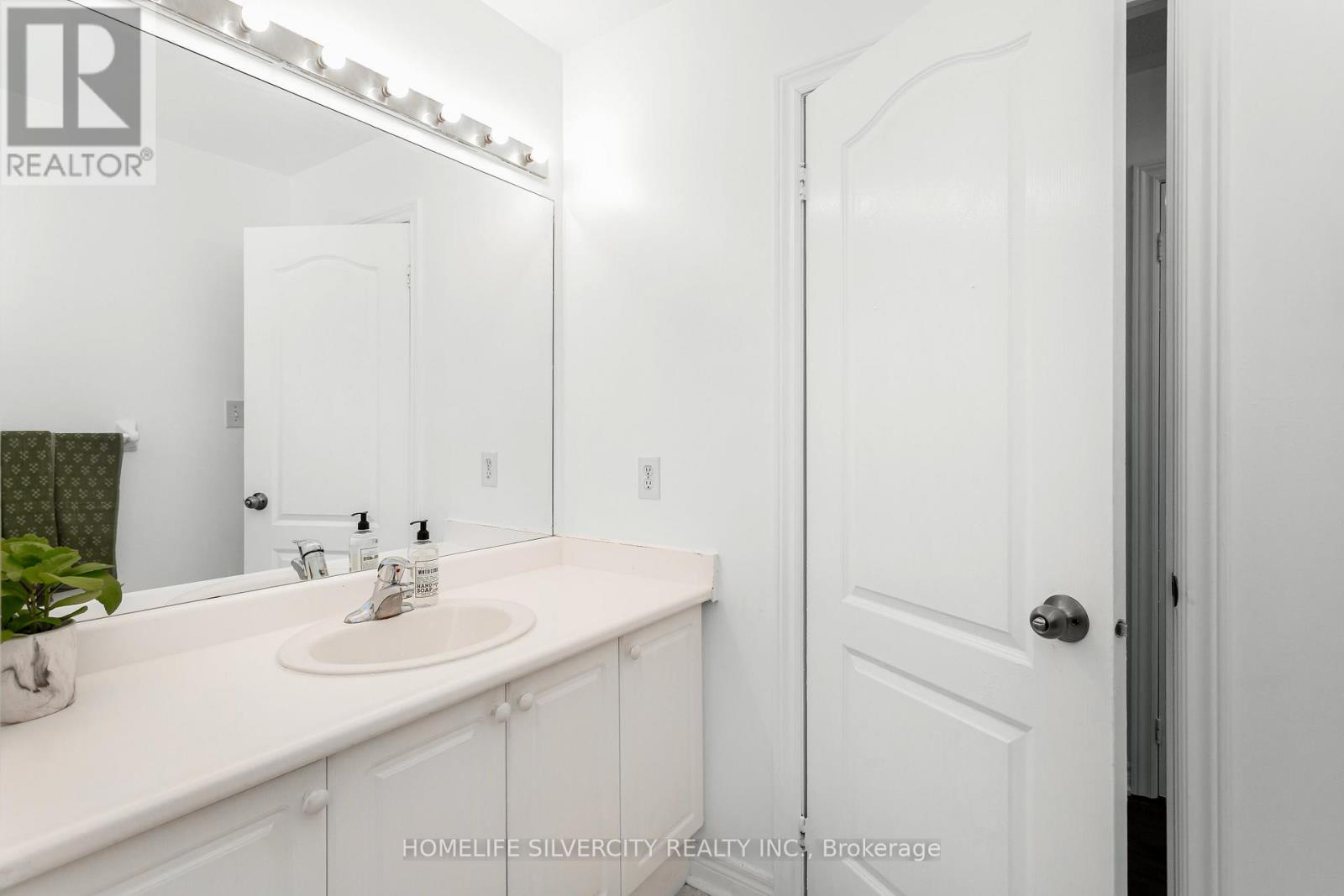 7 Okanagan Drive, Brampton, Ontario  L6R 2X1 - Photo 34 - W12458523
