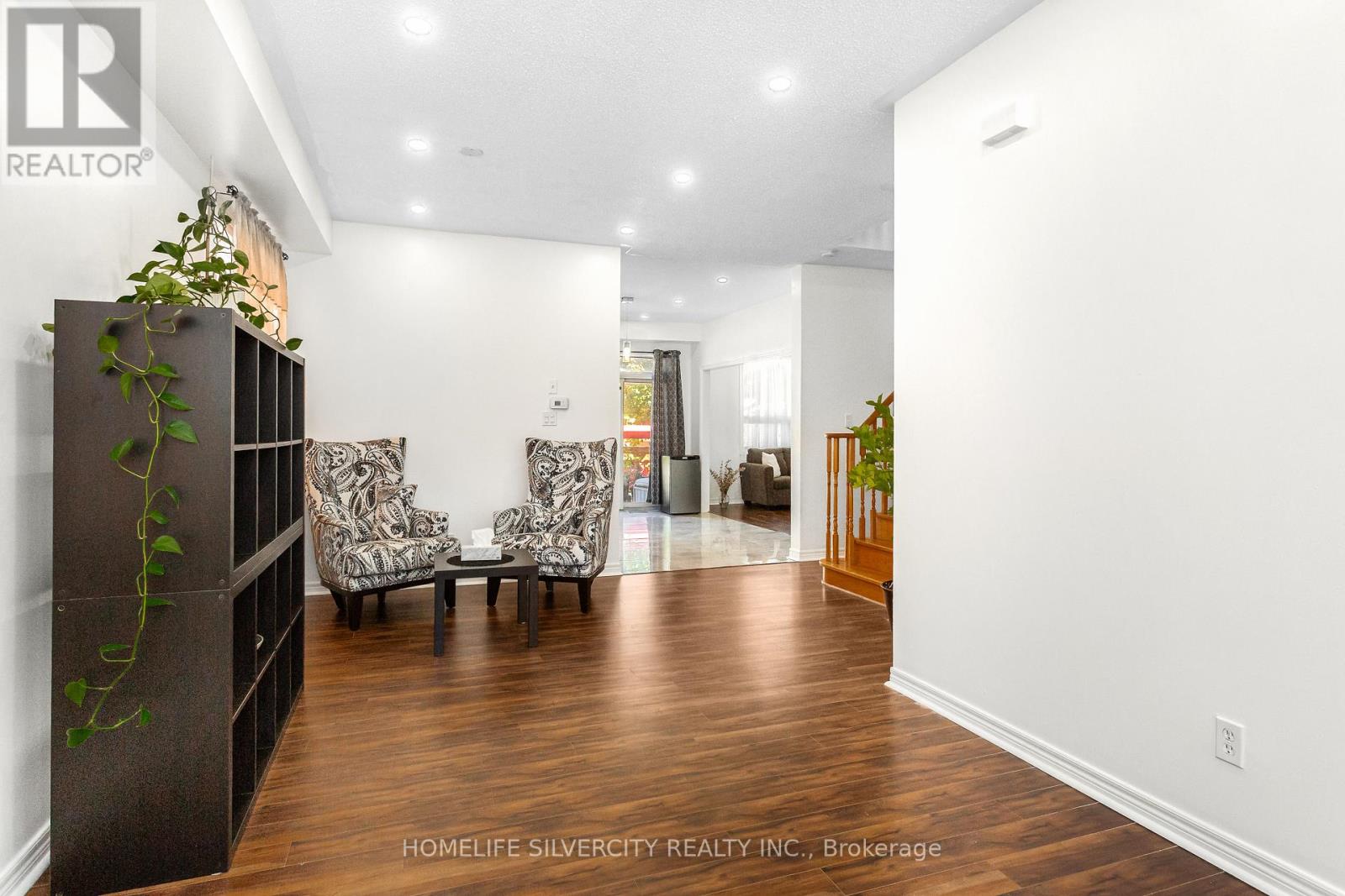 7 Okanagan Drive, Brampton, Ontario  L6R 2X1 - Photo 6 - W12458523