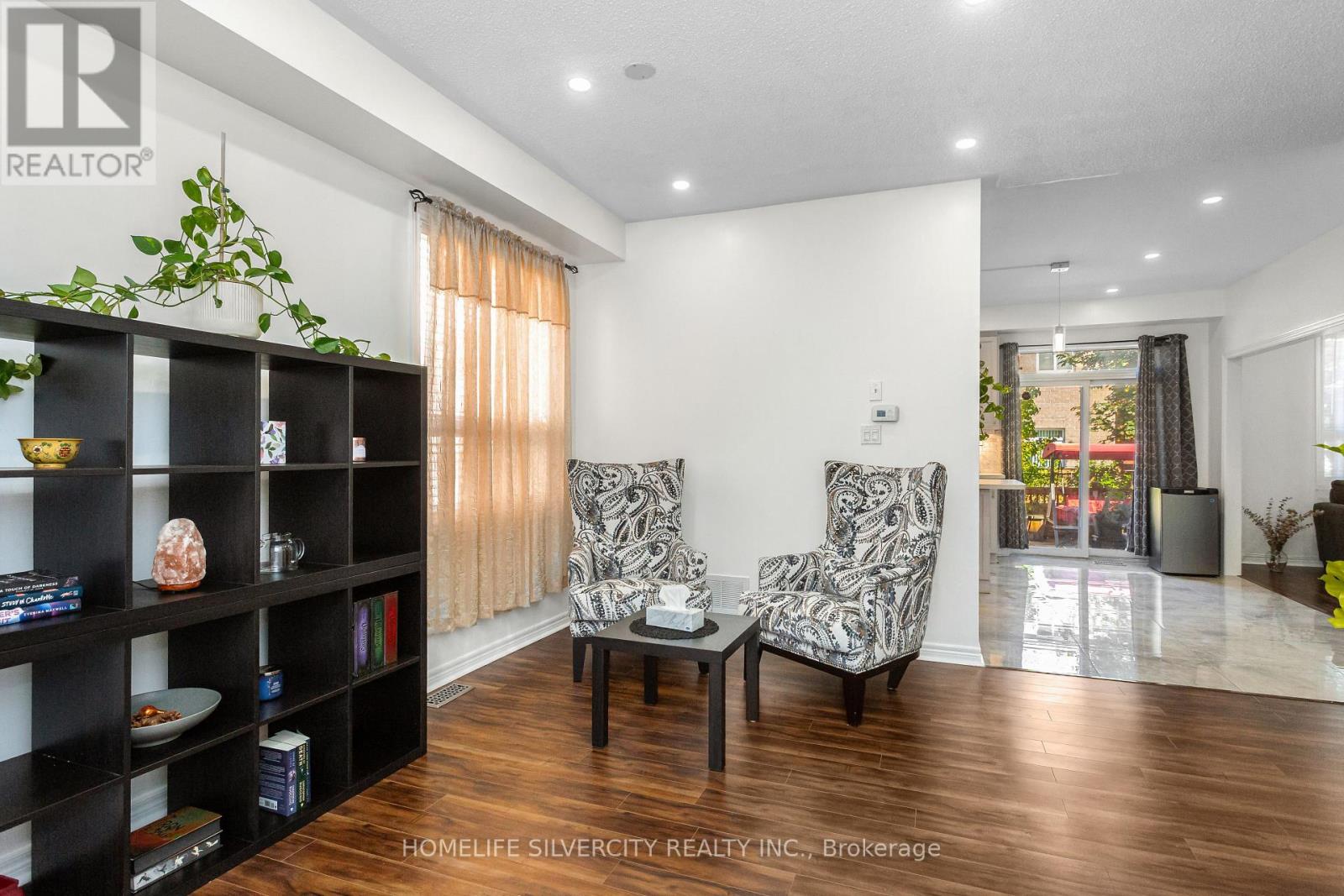 7 Okanagan Drive, Brampton, Ontario  L6R 2X1 - Photo 8 - W12458523