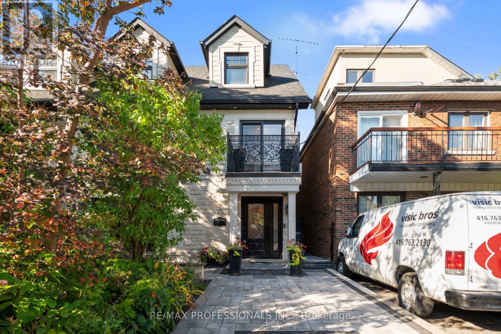 172 HUMBERCREST BOULEVARD, Toronto, Ontario