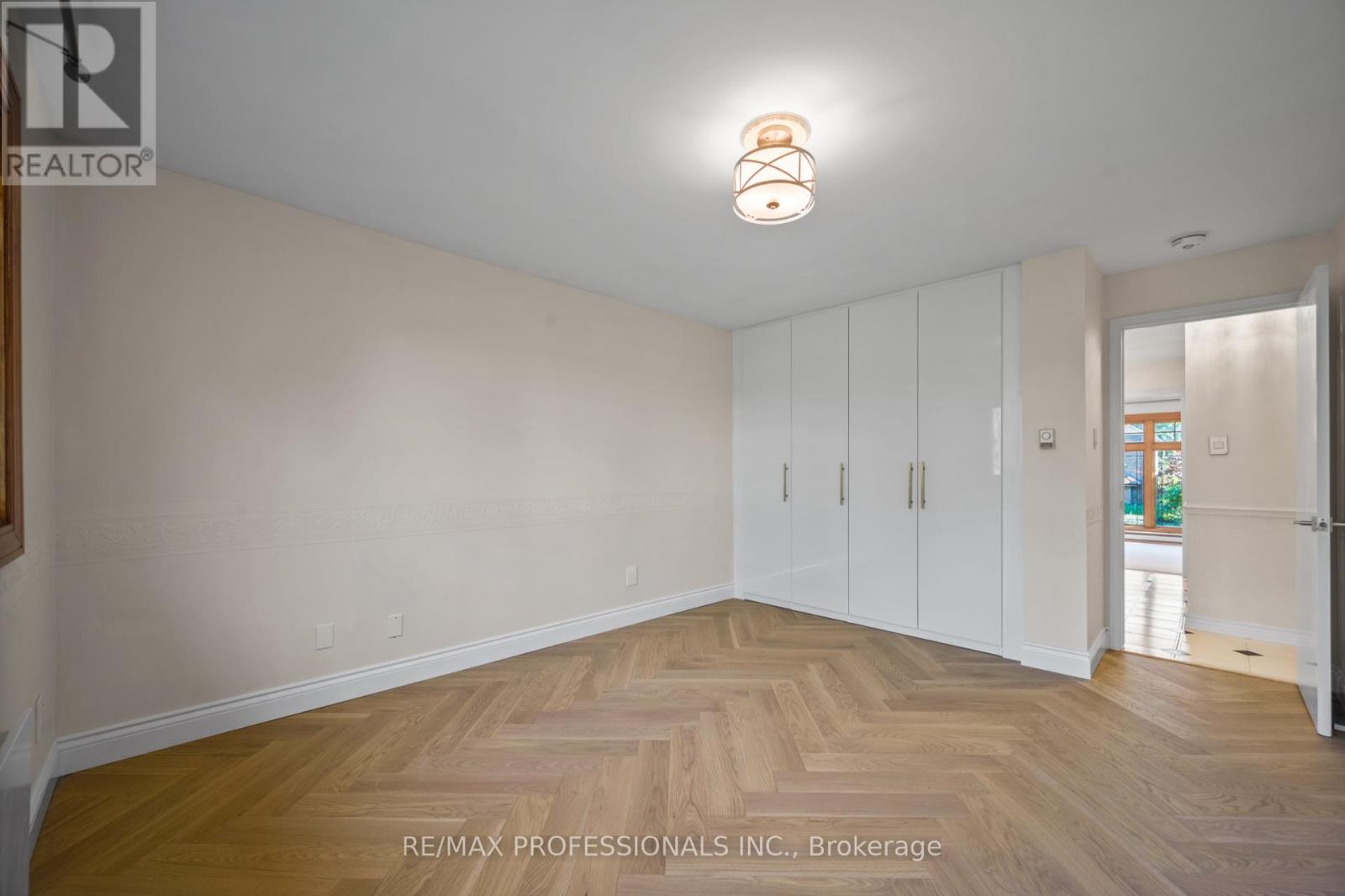 172 Humbercrest Boulevard, Toronto, Ontario  M6S 4L3 - Photo 10 - W12458533