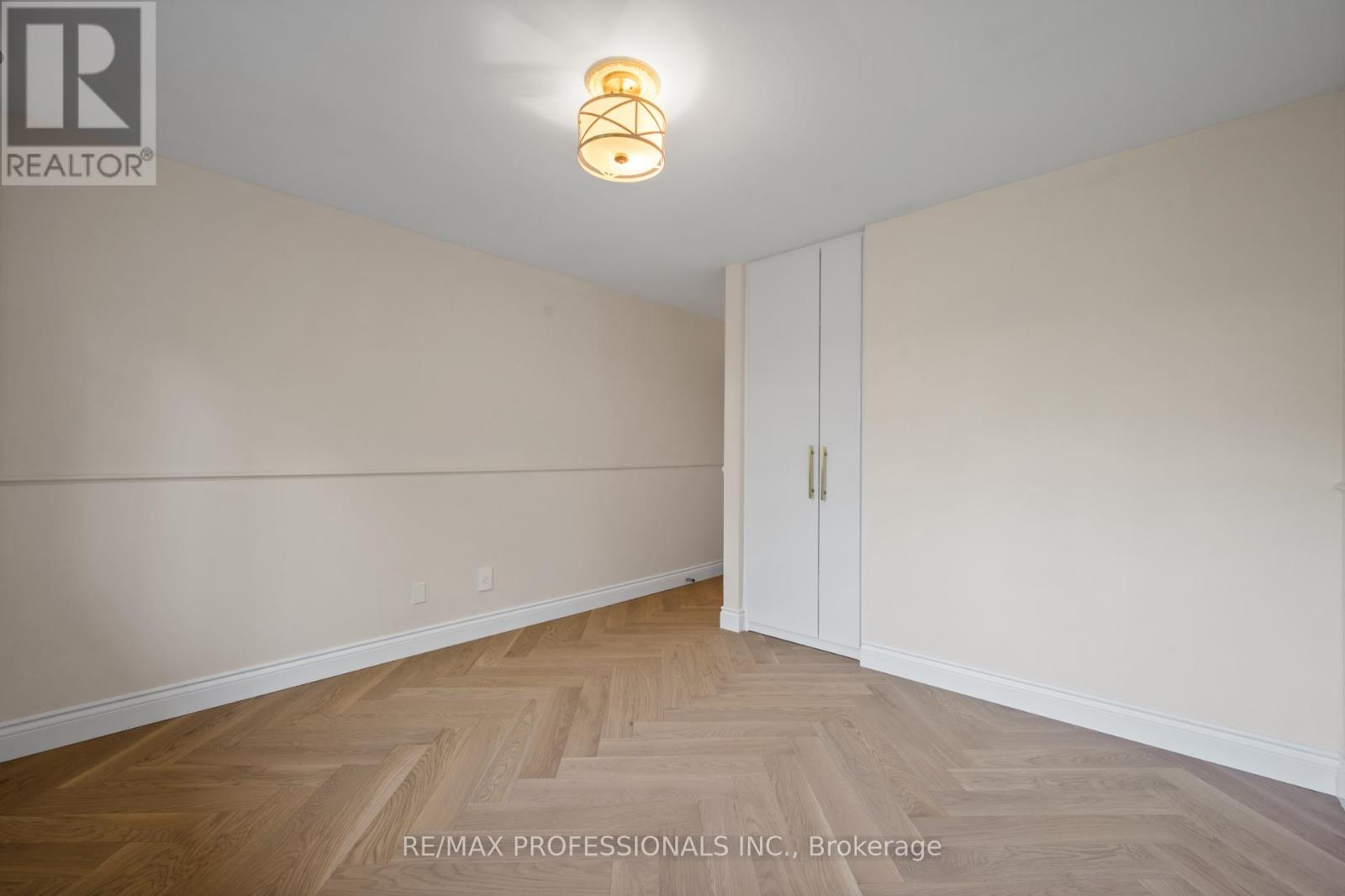 172 Humbercrest Boulevard, Toronto, Ontario  M6S 4L3 - Photo 12 - W12458533