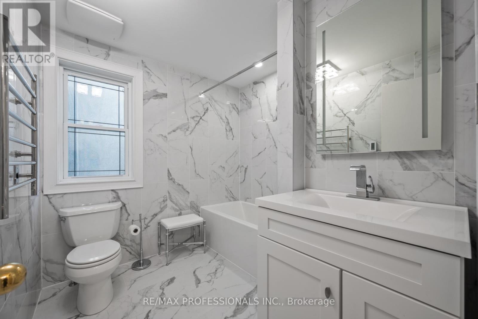 172 Humbercrest Boulevard, Toronto, Ontario  M6S 4L3 - Photo 14 - W12458533