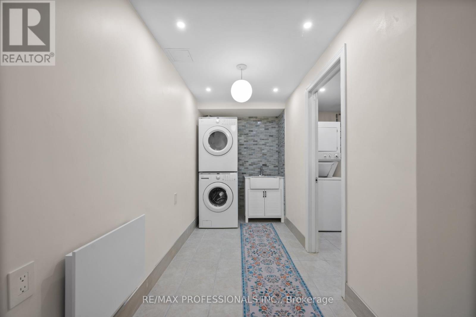 172 Humbercrest Boulevard, Toronto, Ontario  M6S 4L3 - Photo 15 - W12458533