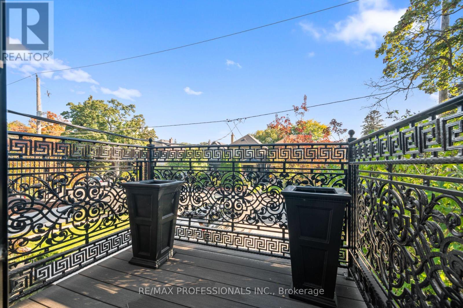 172 Humbercrest Boulevard, Toronto, Ontario  M6S 4L3 - Photo 16 - W12458533