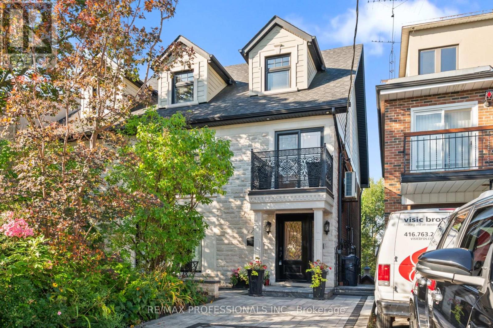 172 Humbercrest Boulevard, Toronto, Ontario  M6S 4L3 - Photo 2 - W12458533